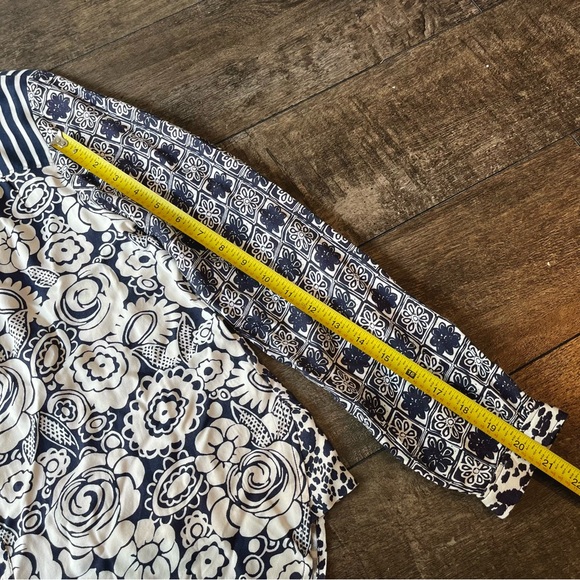 Blue and white floral print blouse - Picture 6 of 8